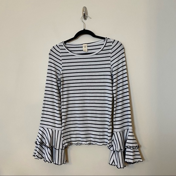 Free People- The Good Finds Ruffle Cuff Top (Size:Small) - Picture 3 of 8